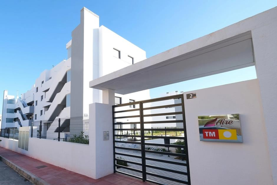For sale - 2 Bedroom 1 Bathroom Apartment in Villamartin - Costa Blanca  - Alicante