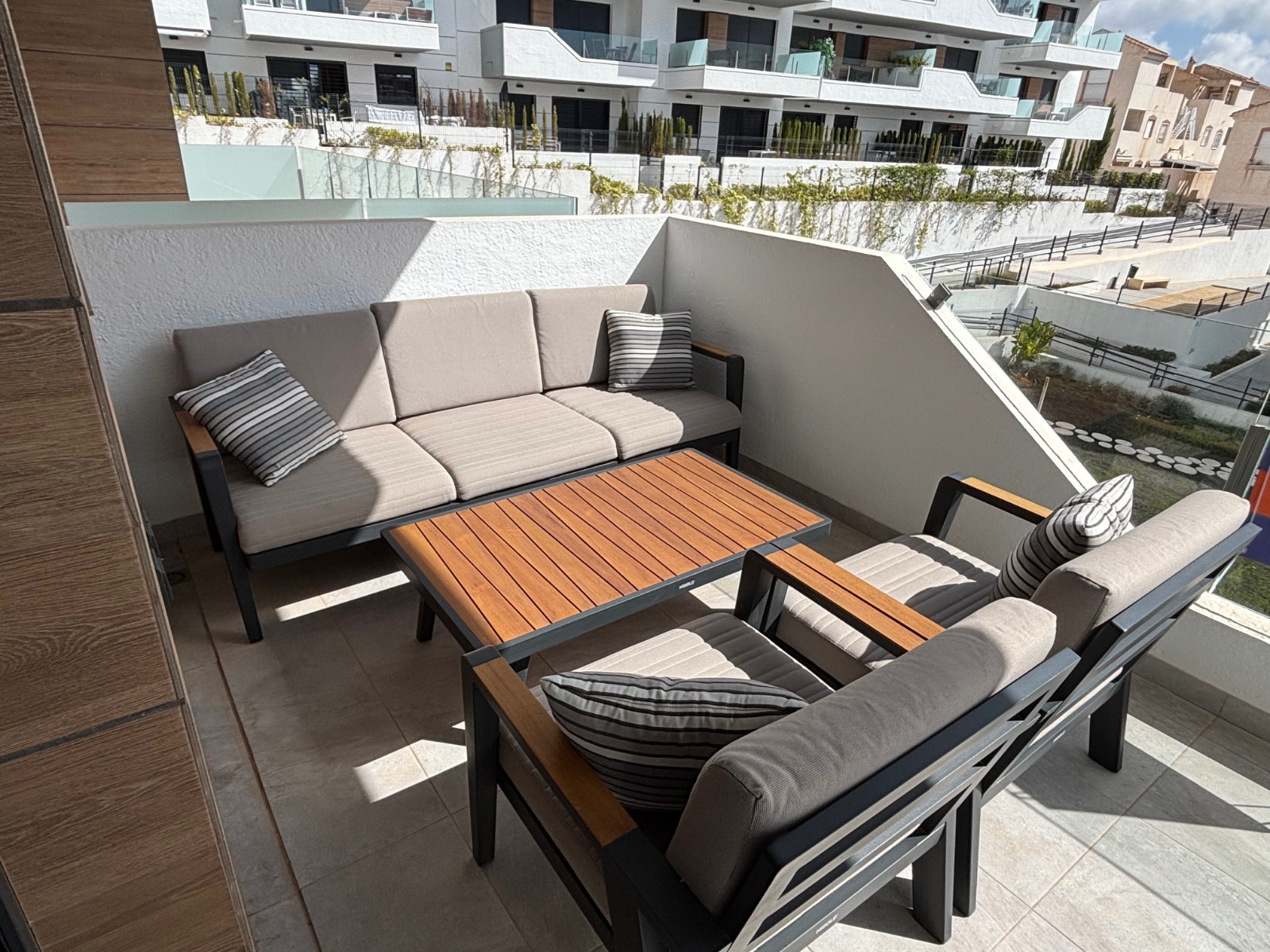 For sale - 2 Bedroom 1 Bathroom Apartment in Villamartin - Costa Blanca  - Alicante