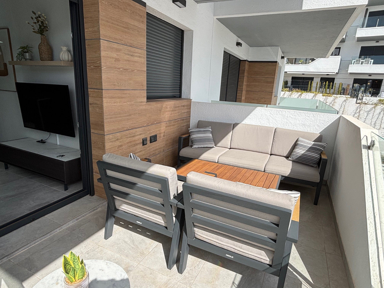 For sale - 2 Bedroom 1 Bathroom Apartment in Villamartin - Costa Blanca  - Alicante