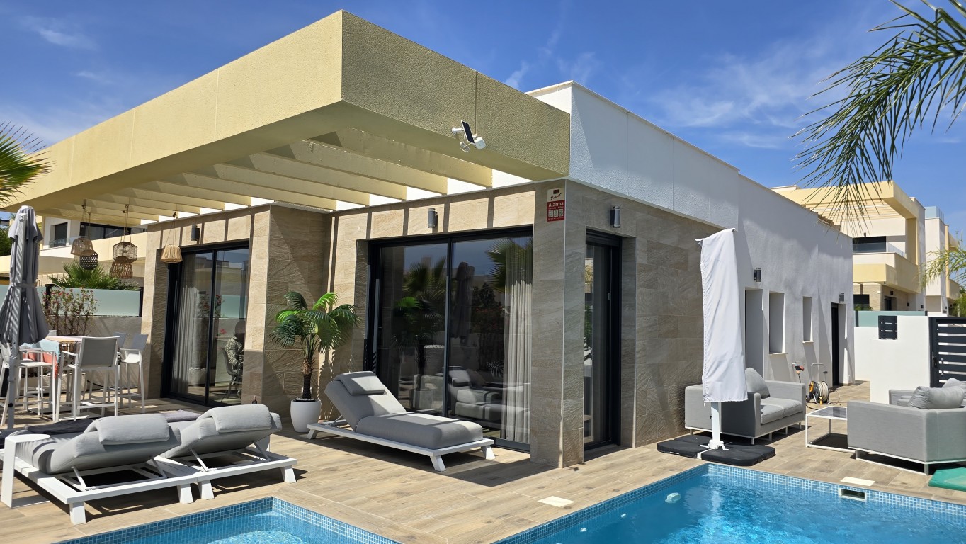 For sale - 3 Bedroom 2 Bathroom Villa in Los Montesinos - Costa Blanca  - Alicante