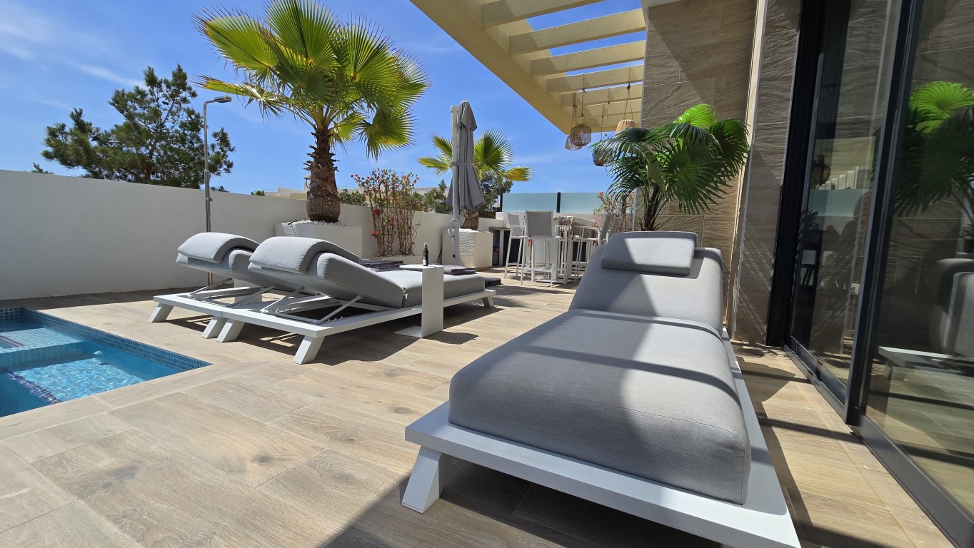 For sale - 3 Bedroom 2 Bathroom Villa in Los Montesinos - Costa Blanca  - Alicante