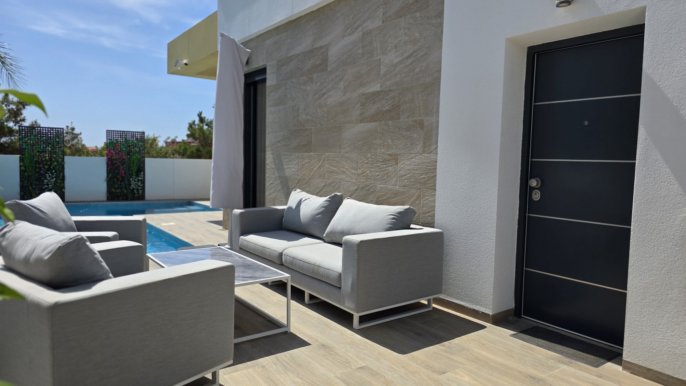 For sale - 3 Bedroom 2 Bathroom Villa in Los Montesinos - Costa Blanca  - Alicante