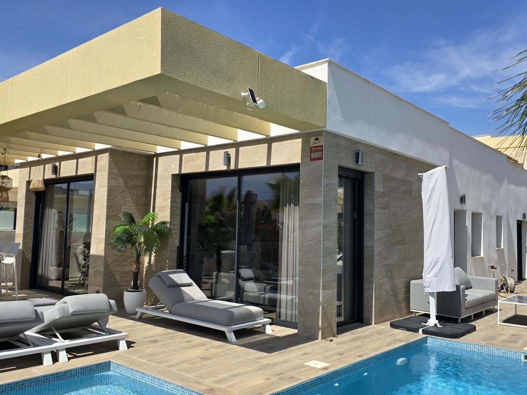 3 Bedroom 2 Bathroom Villa in Los Montesinos