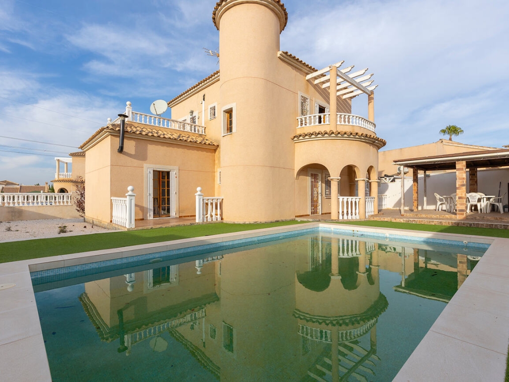 4 Bedroom 2 Bathroom Villa in Ciudad Quesada