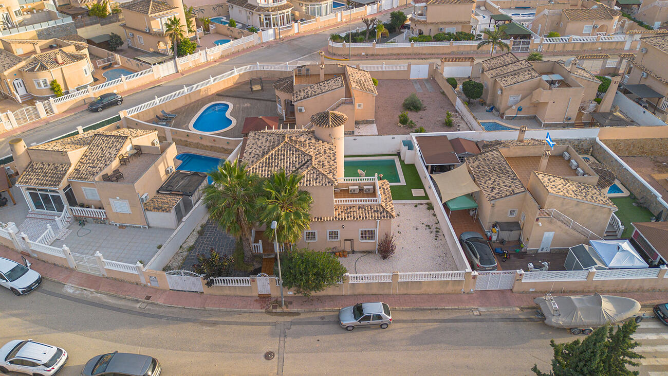 For sale - 4 Bedroom 2 Bathroom Villa in Ciudad Quesada -  - Alicante