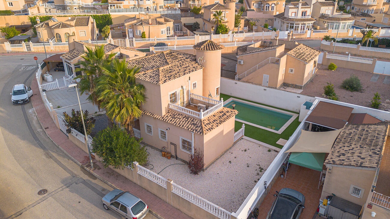 For sale - 4 Bedroom 2 Bathroom Villa in Ciudad Quesada -  - Alicante