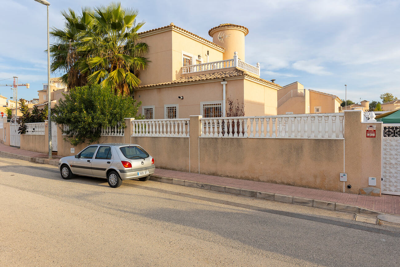 For sale - 4 Bedroom 2 Bathroom Villa in Ciudad Quesada -  - Alicante