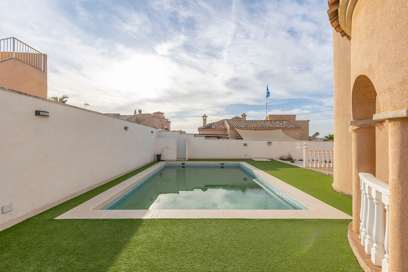 For sale - 4 Bedroom 2 Bathroom Villa in Ciudad Quesada -  - Alicante