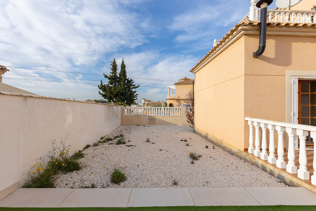 For sale - 4 Bedroom 2 Bathroom Villa in Ciudad Quesada -  - Alicante
