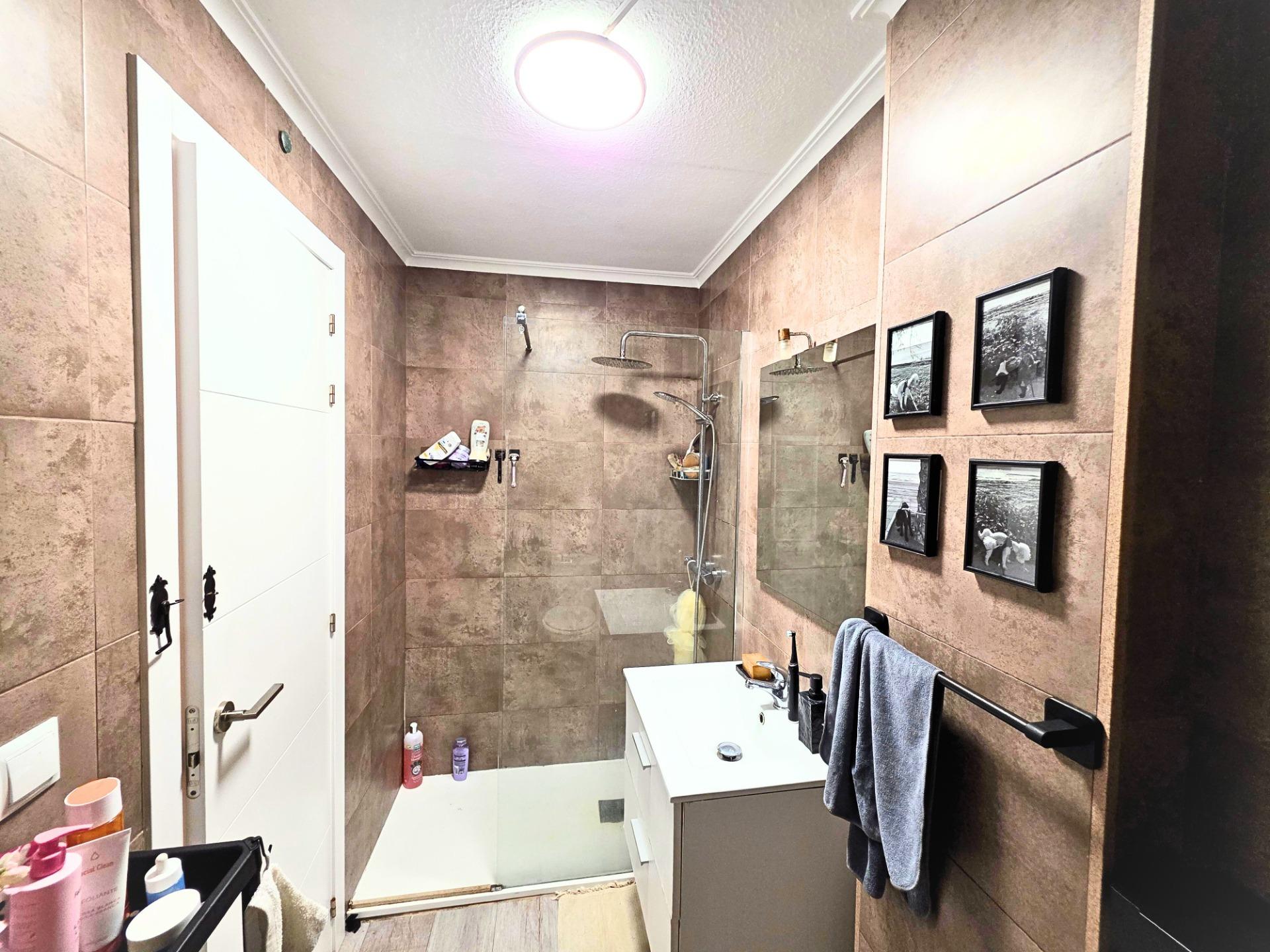 For sale - 3 Bedroom 1 Bathroom Apartment in Torrevieja - Playa Del Cura  - Alicante
