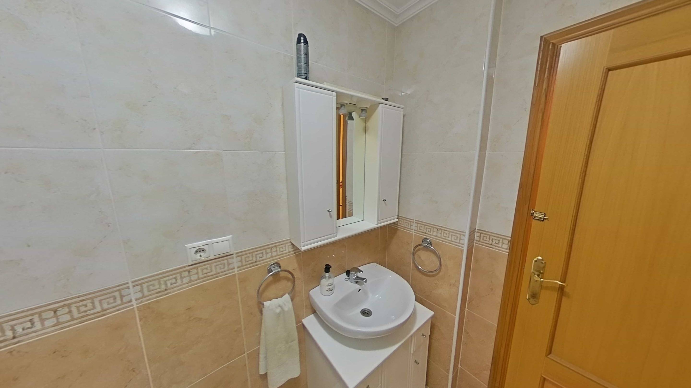 For sale - 4 Bedroom 2 Bathroom Apartment in Torrevieja - Estacion De Autobuses  - Alicante