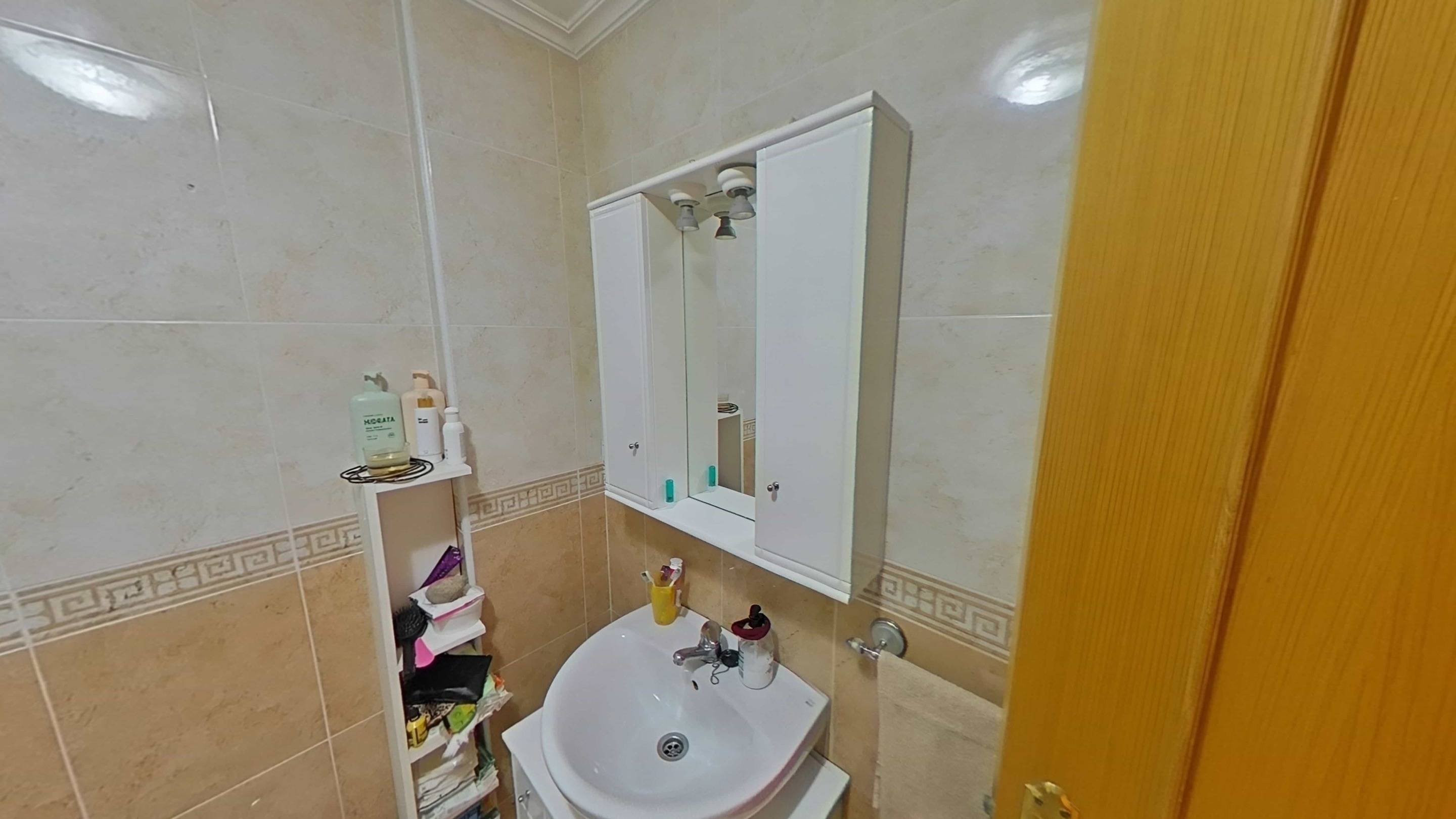 For sale - 4 Bedroom 2 Bathroom Apartment in Torrevieja - Estacion De Autobuses  - Alicante