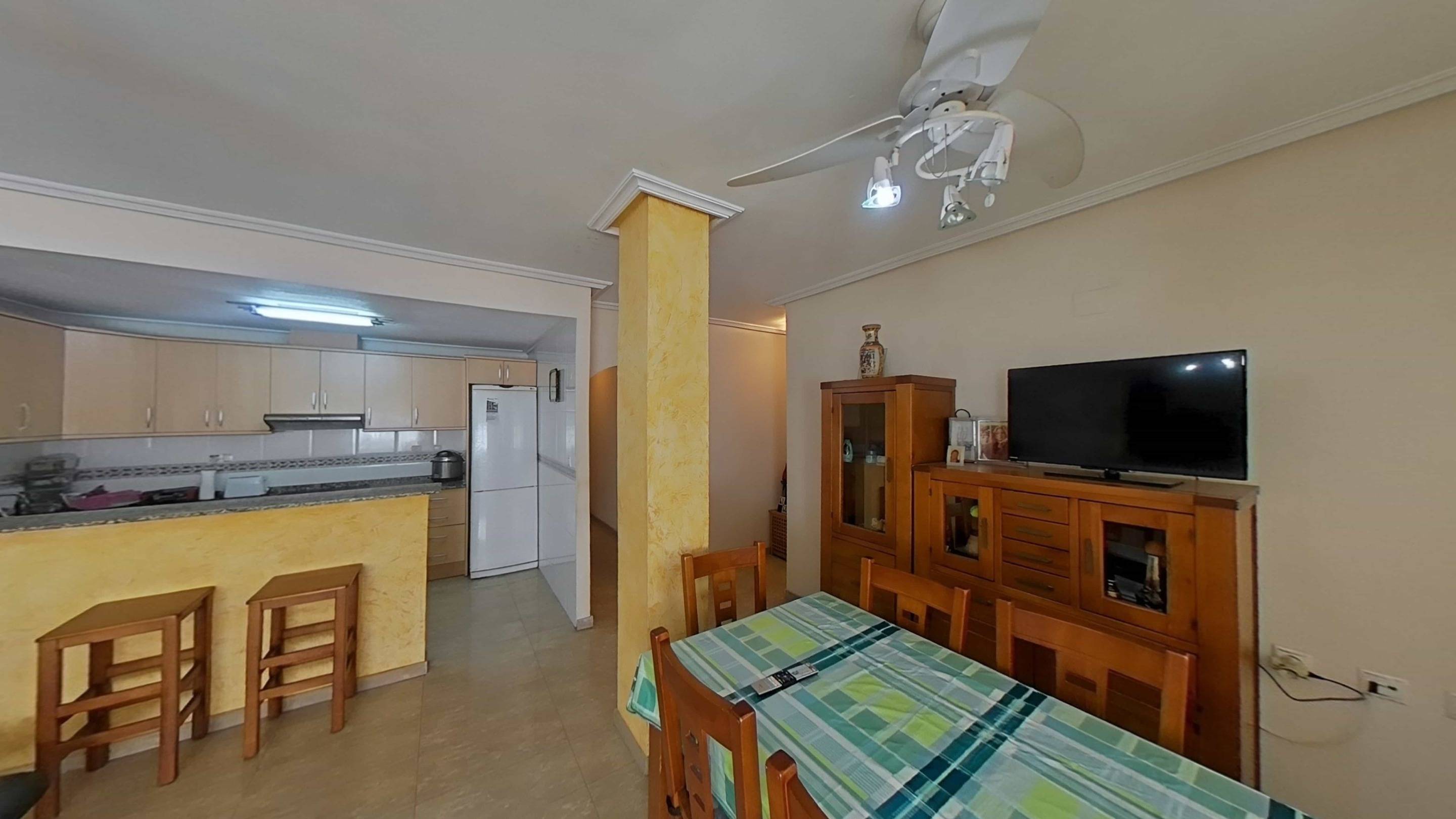 For sale - 4 Bedroom 2 Bathroom Apartment in Torrevieja - Estacion De Autobuses  - Alicante