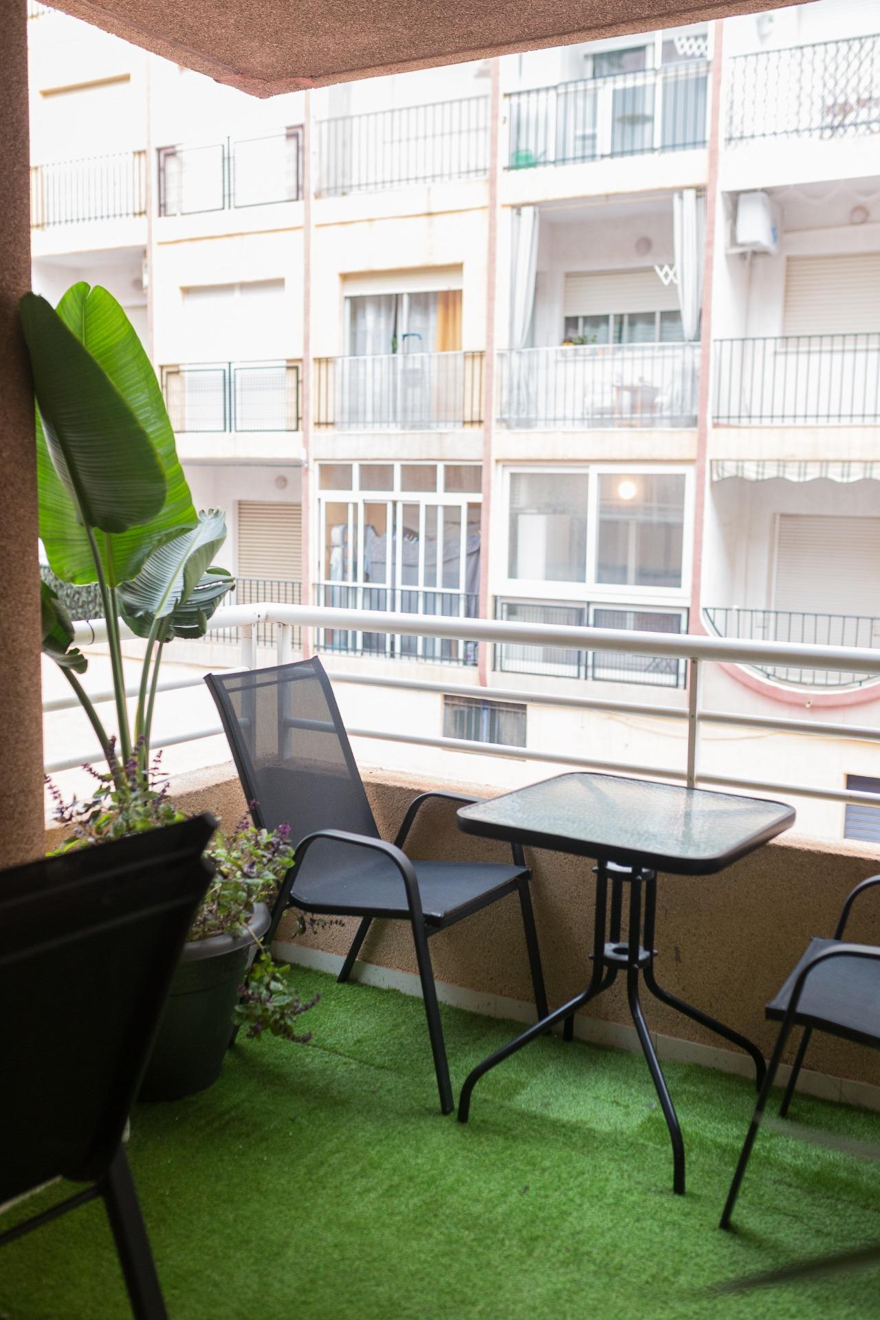 For sale - 2 Bedroom 1 Bathroom Apartment in Torrevieja - Curva Del Palangre  - Alicante