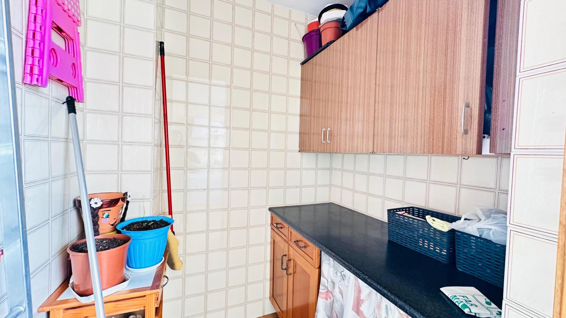 For sale - 3 Bedroom 2 Bathroom Apartment in Torrevieja - Centro  - Alicante