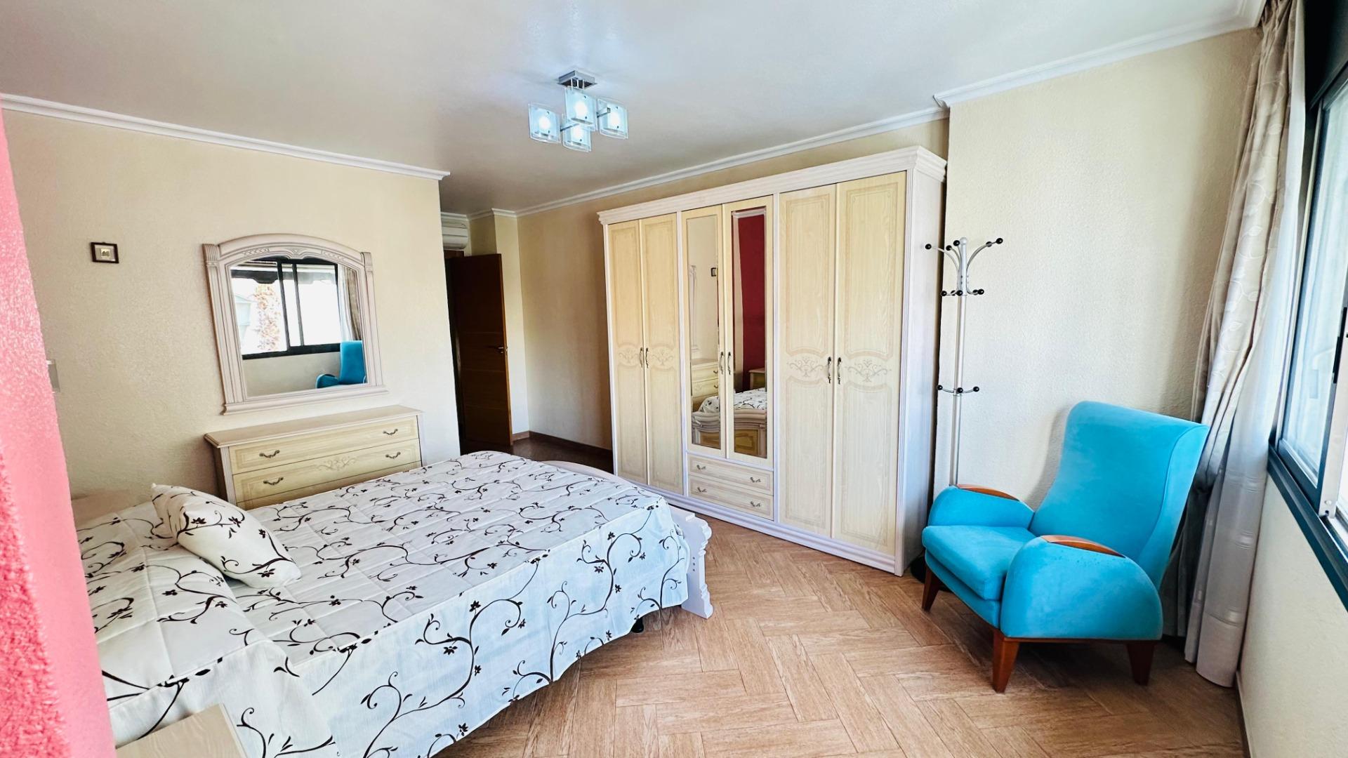 For sale - 3 Bedroom 2 Bathroom Apartment in Torrevieja - Centro  - Alicante