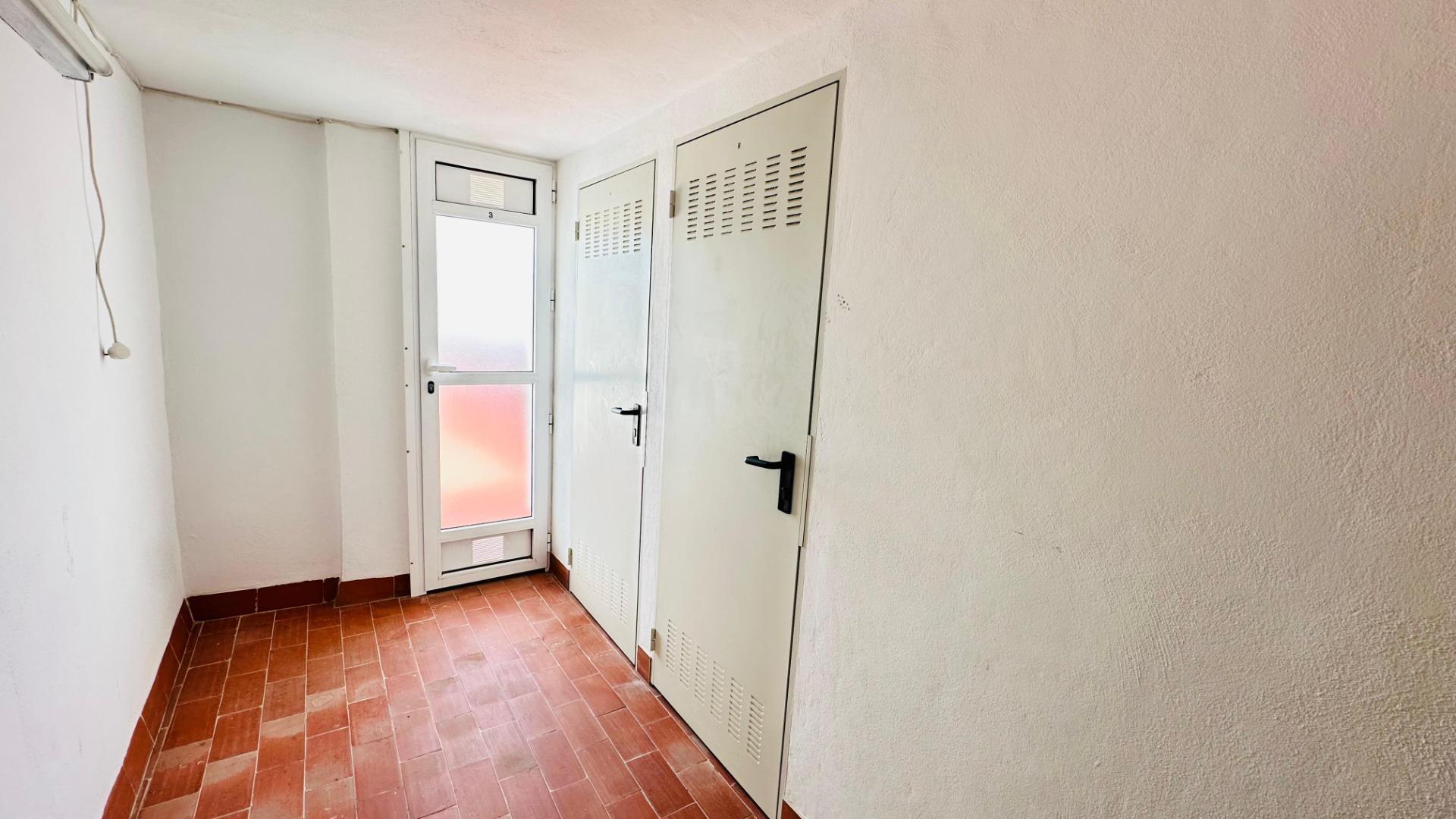 For sale - 3 Bedroom 2 Bathroom Apartment in Torrevieja - Centro  - Alicante