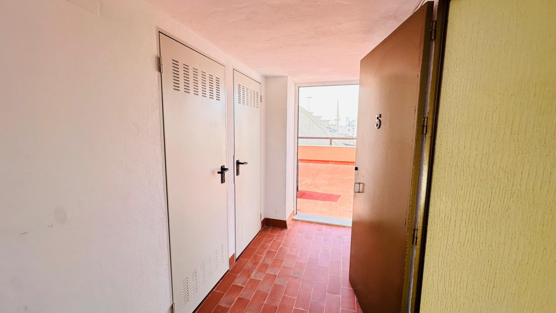 For sale - 3 Bedroom 2 Bathroom Apartment in Torrevieja - Centro  - Alicante