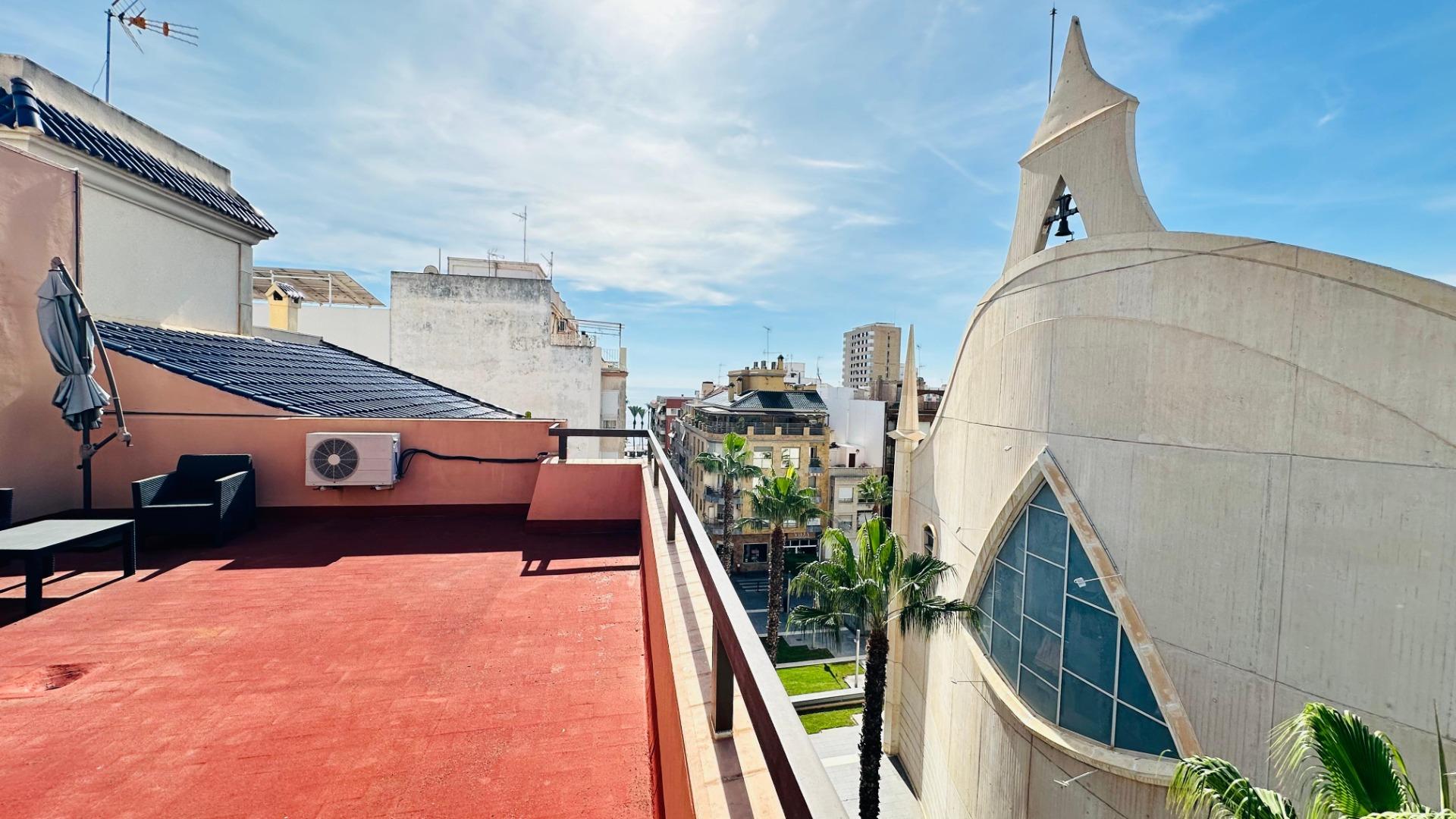 For sale - 3 Bedroom 2 Bathroom Apartment in Torrevieja - Centro  - Alicante