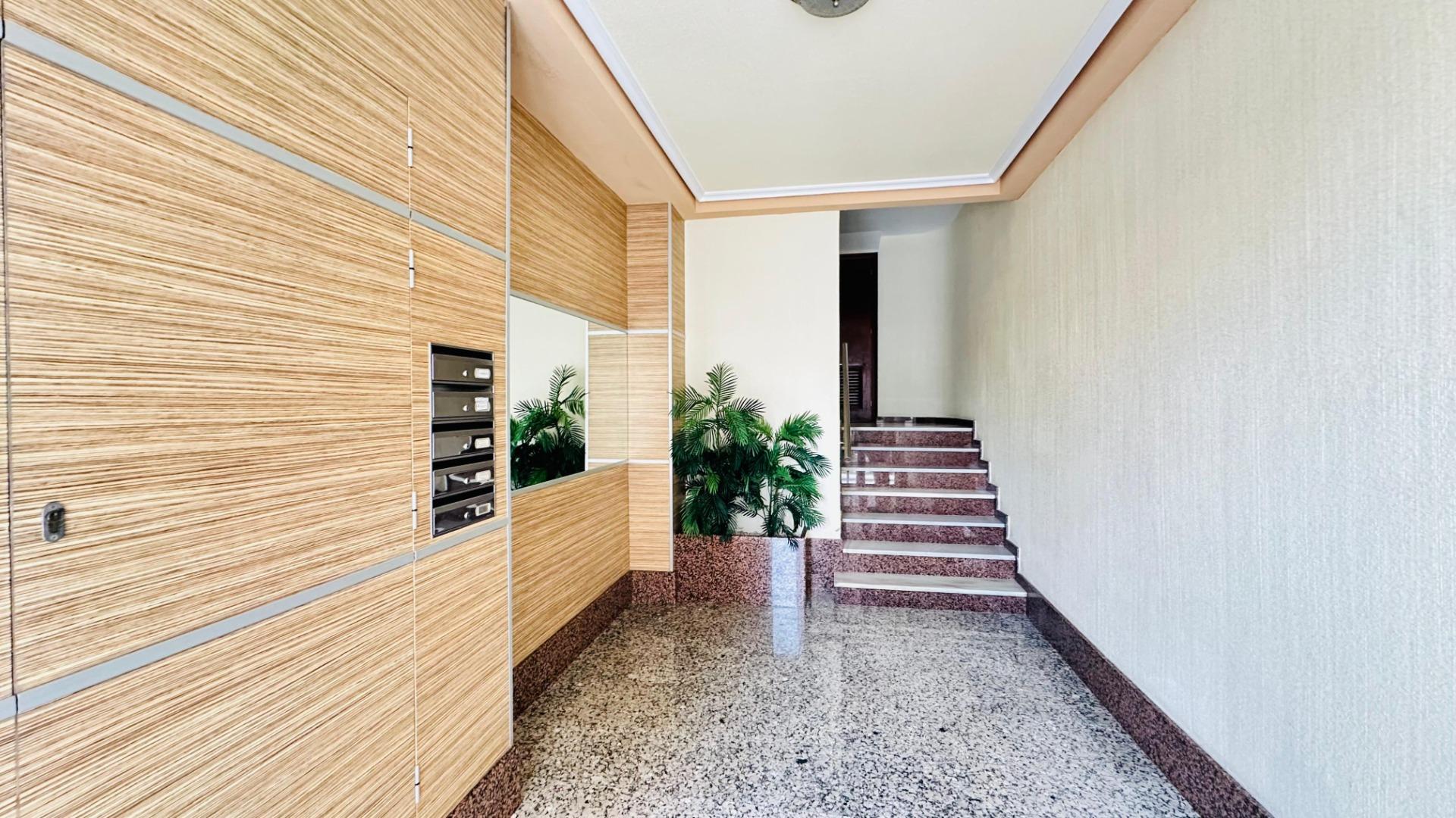 For sale - 3 Bedroom 2 Bathroom Apartment in Torrevieja - Centro  - Alicante