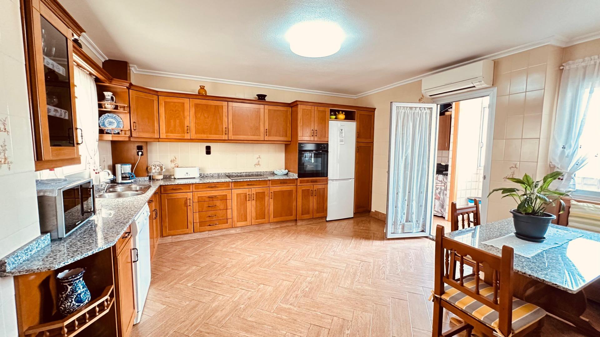 For sale - 3 Bedroom 2 Bathroom Apartment in Torrevieja - Centro  - Alicante