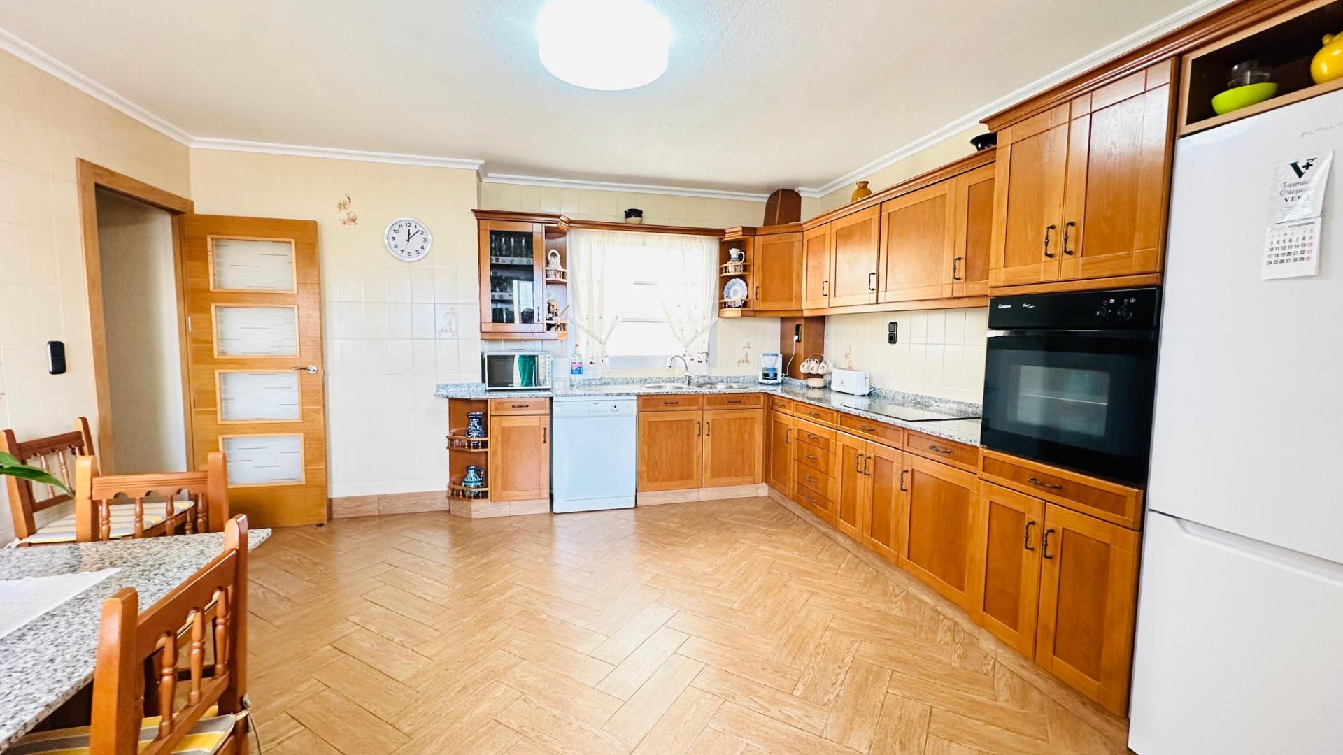 For sale - 3 Bedroom 2 Bathroom Apartment in Torrevieja - Centro  - Alicante