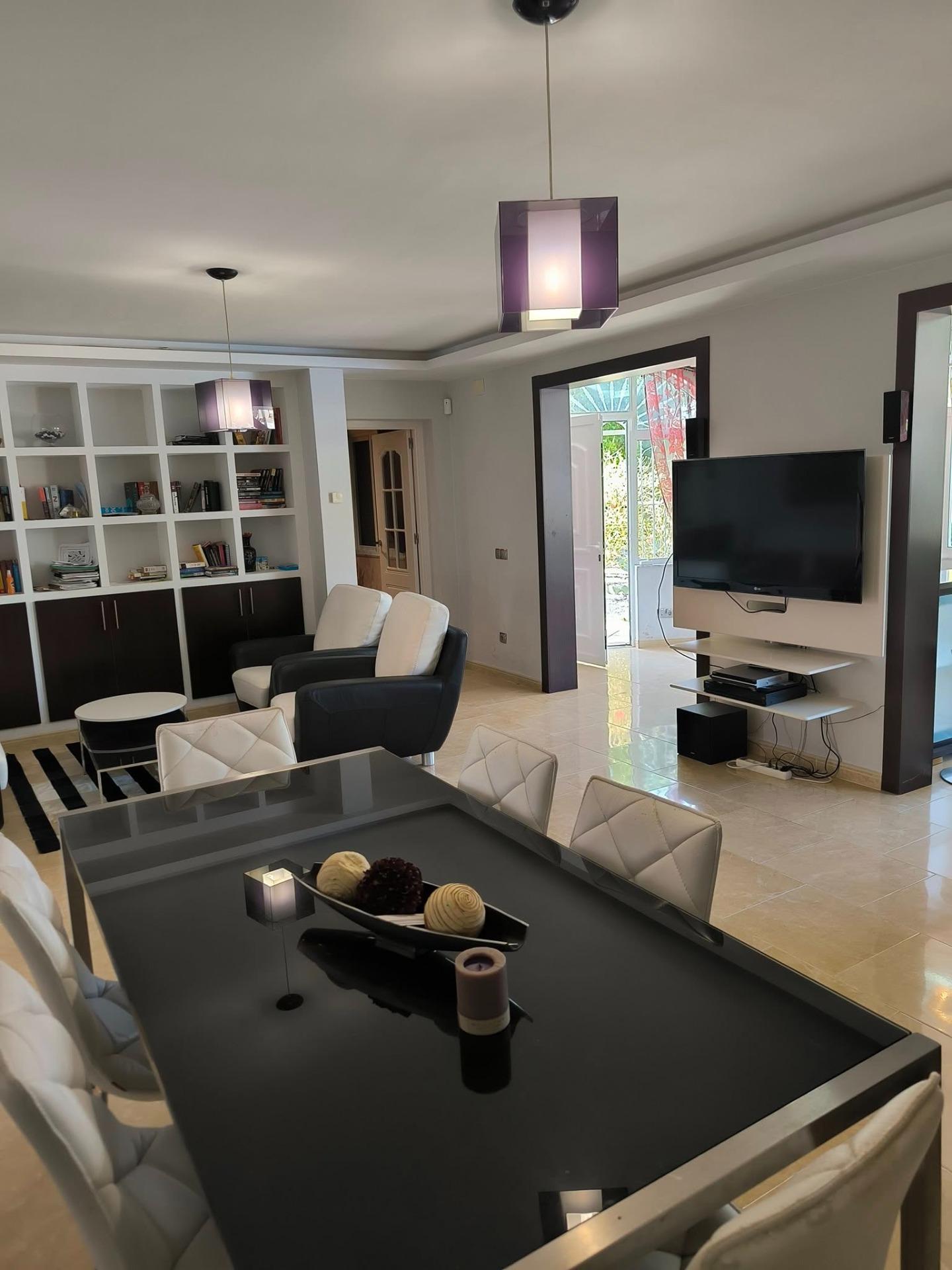 For sale - 5 Bedroom 2 Bathroom Villa in Torrevieja - La Siesta  - Alicante