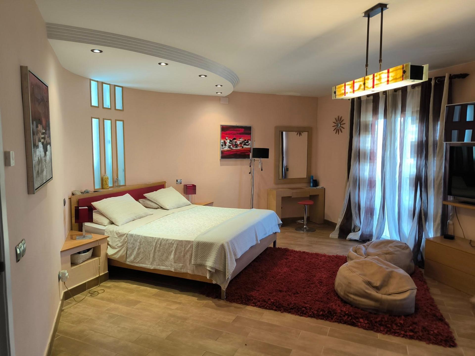 For sale - 5 Bedroom 2 Bathroom Villa in Torrevieja - La Siesta  - Alicante