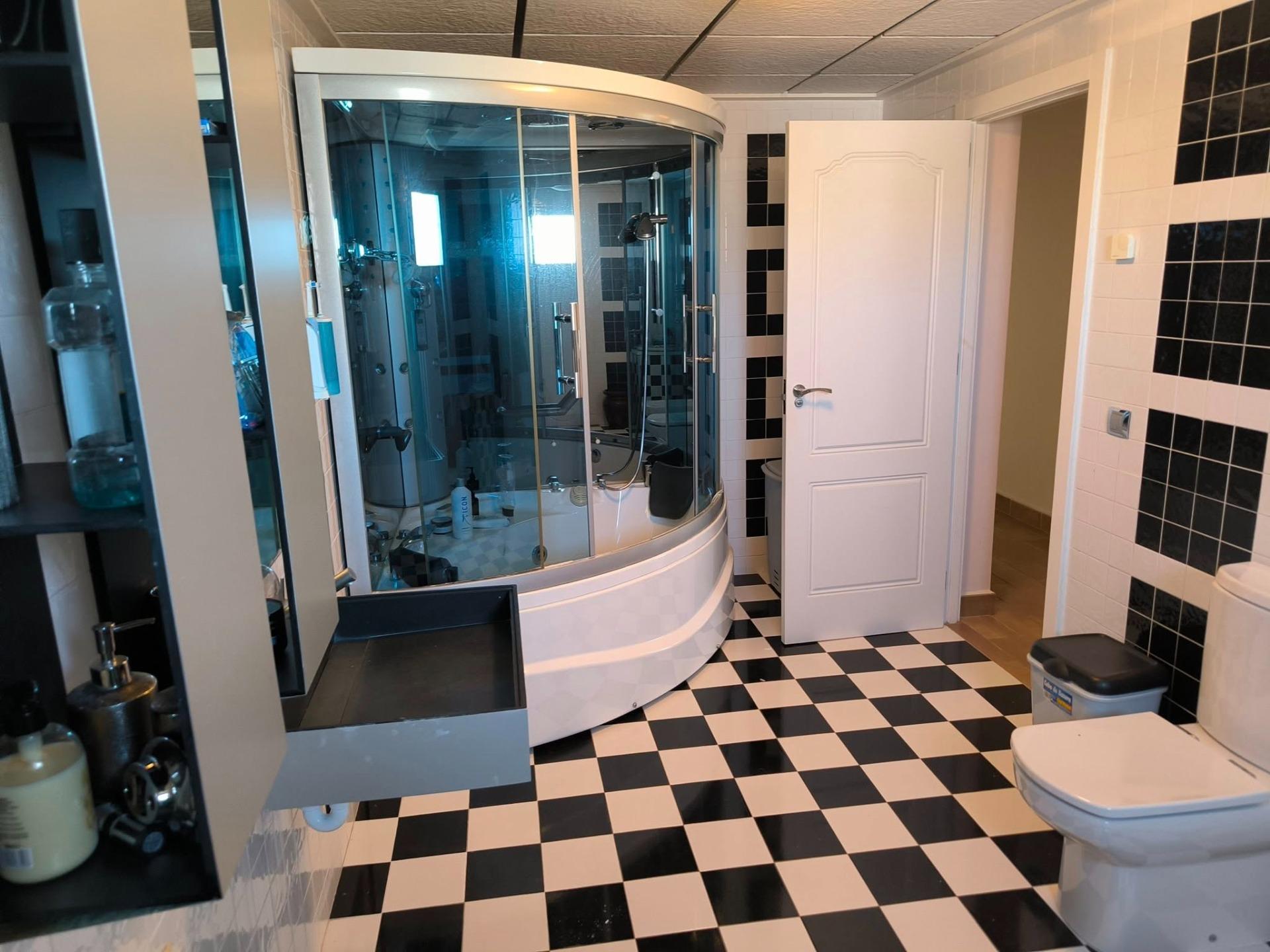 For sale - 5 Bedroom 2 Bathroom Villa in Torrevieja - La Siesta  - Alicante