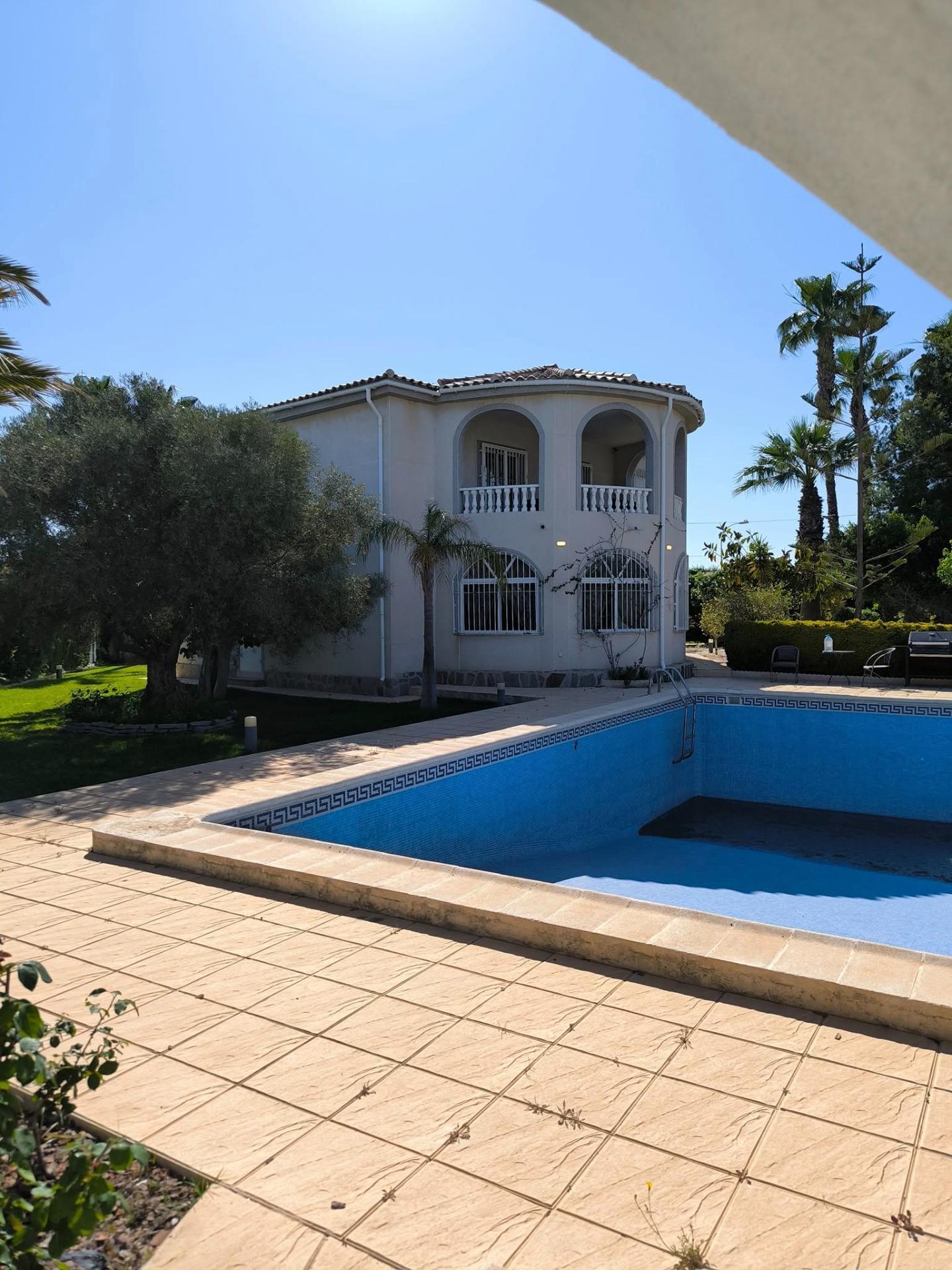 For sale - 5 Bedroom 2 Bathroom Villa in Torrevieja - La Siesta  - Alicante