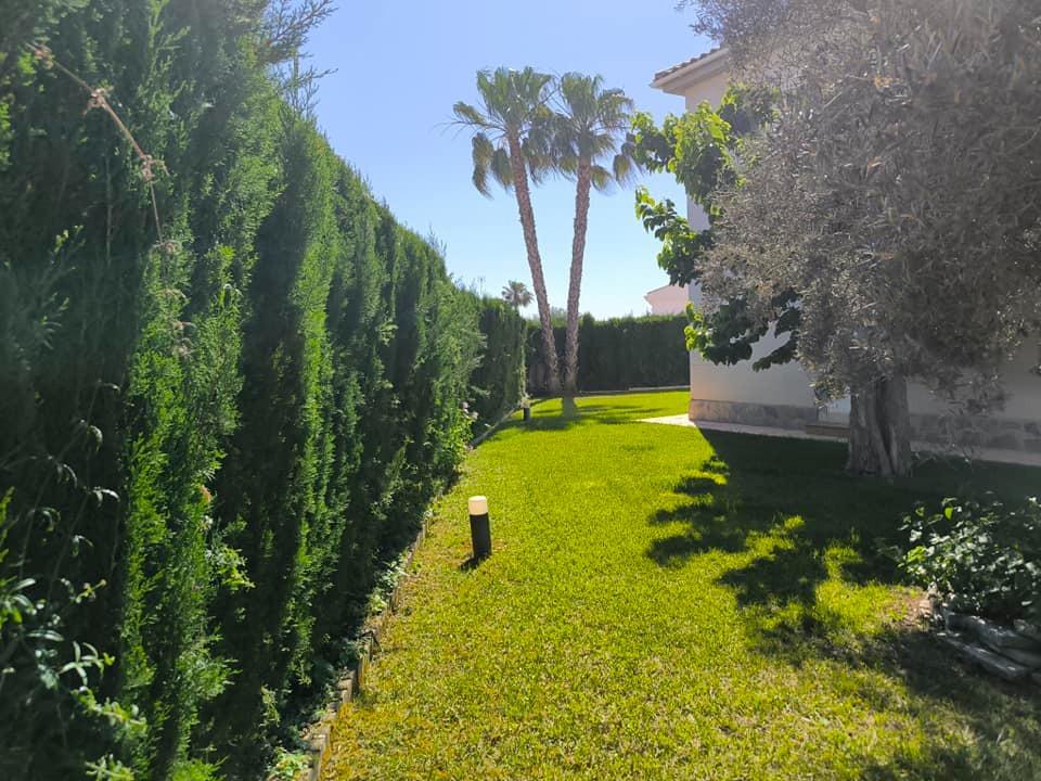 For sale - 5 Bedroom 2 Bathroom Villa in Torrevieja - La Siesta  - Alicante