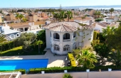27-65-284-11-658/77118, 5 Bedroom 2 Bathroom Villa in Torrevieja