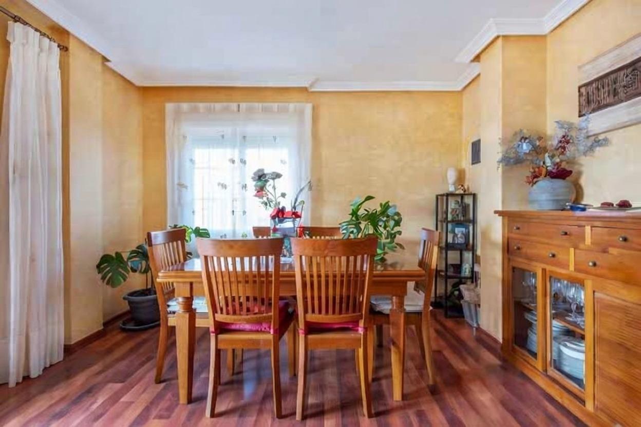 For sale - 4 Bedroom 2 Bathroom Villa in Torrevieja - aguas nuevas  - Alicante