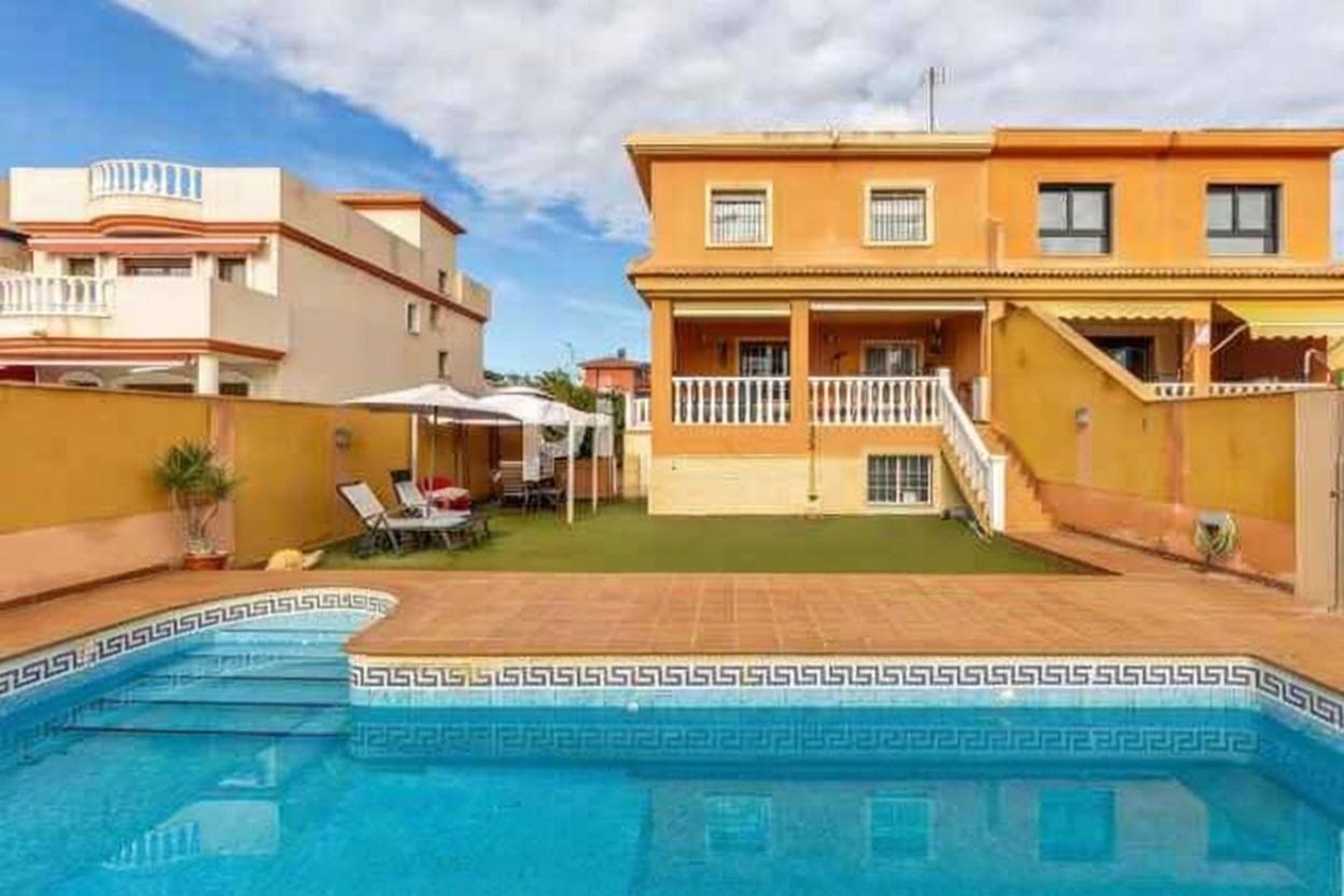 For sale - 4 Bedroom 2 Bathroom Villa in Torrevieja - aguas nuevas  - Alicante