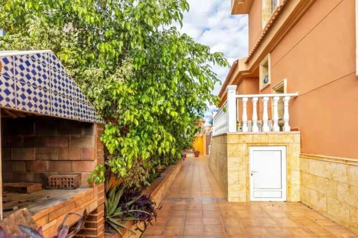 For sale - 4 Bedroom 2 Bathroom Villa in Torrevieja - aguas nuevas  - Alicante