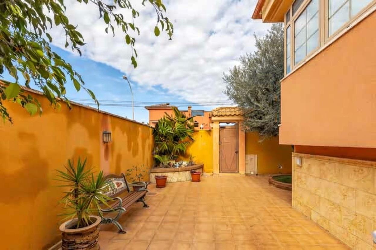 For sale - 4 Bedroom 2 Bathroom Villa in Torrevieja - aguas nuevas  - Alicante