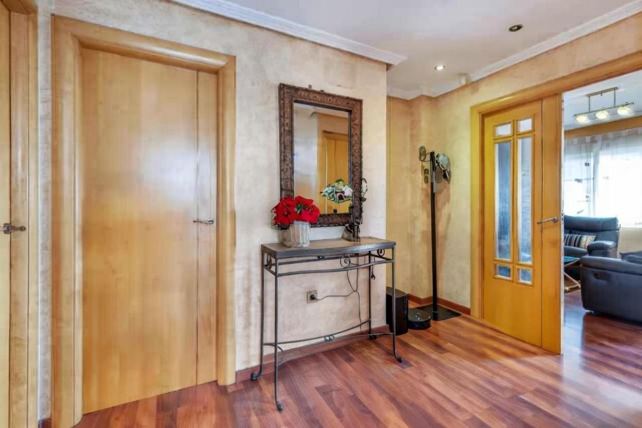 For sale - 4 Bedroom 2 Bathroom Villa in Torrevieja - aguas nuevas  - Alicante