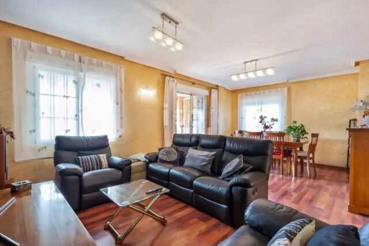 For sale - 4 Bedroom 2 Bathroom Villa in Torrevieja - aguas nuevas  - Alicante