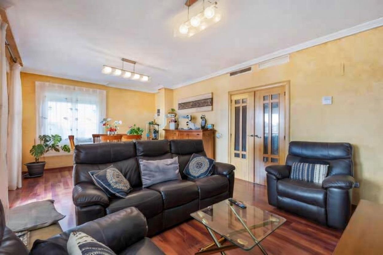 For sale - 4 Bedroom 2 Bathroom Villa in Torrevieja - aguas nuevas  - Alicante