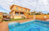 27-71-220-11-556/77120, 4 Bedroom 2 Bathroom Villa in Torrevieja
