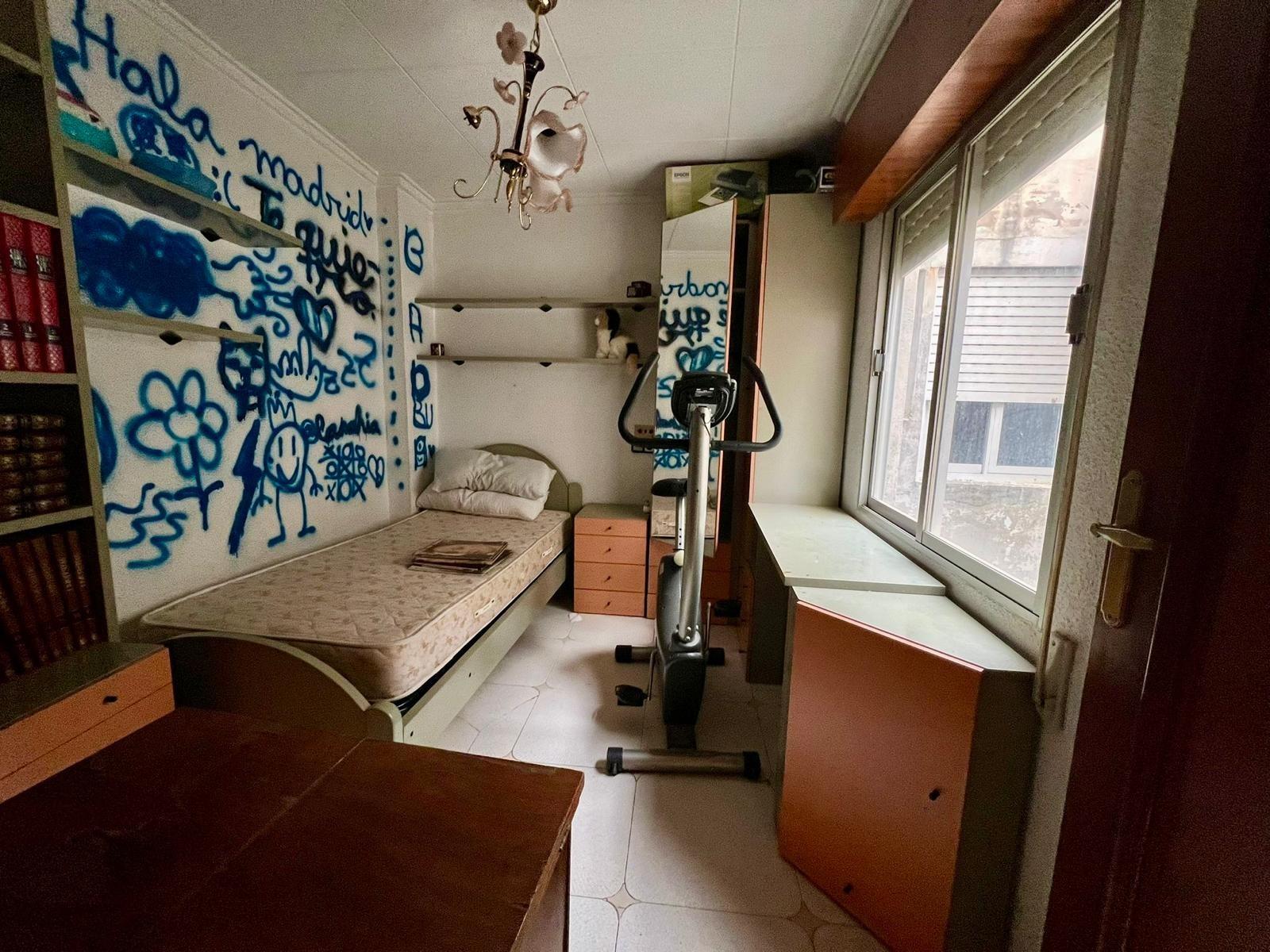 For sale - 4 Bedroom 2 Bathroom Apartment in Torrevieja - Centro  - Alicante