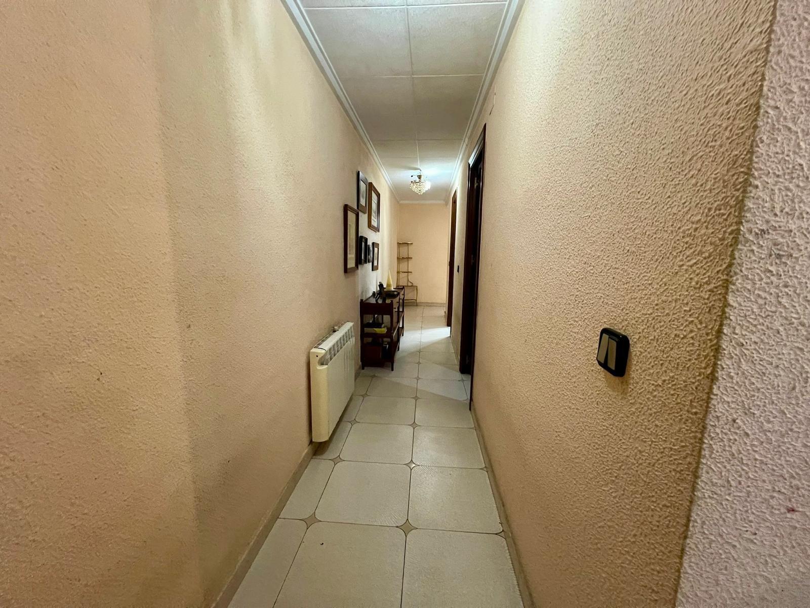 For sale - 4 Bedroom 2 Bathroom Apartment in Torrevieja - Centro  - Alicante