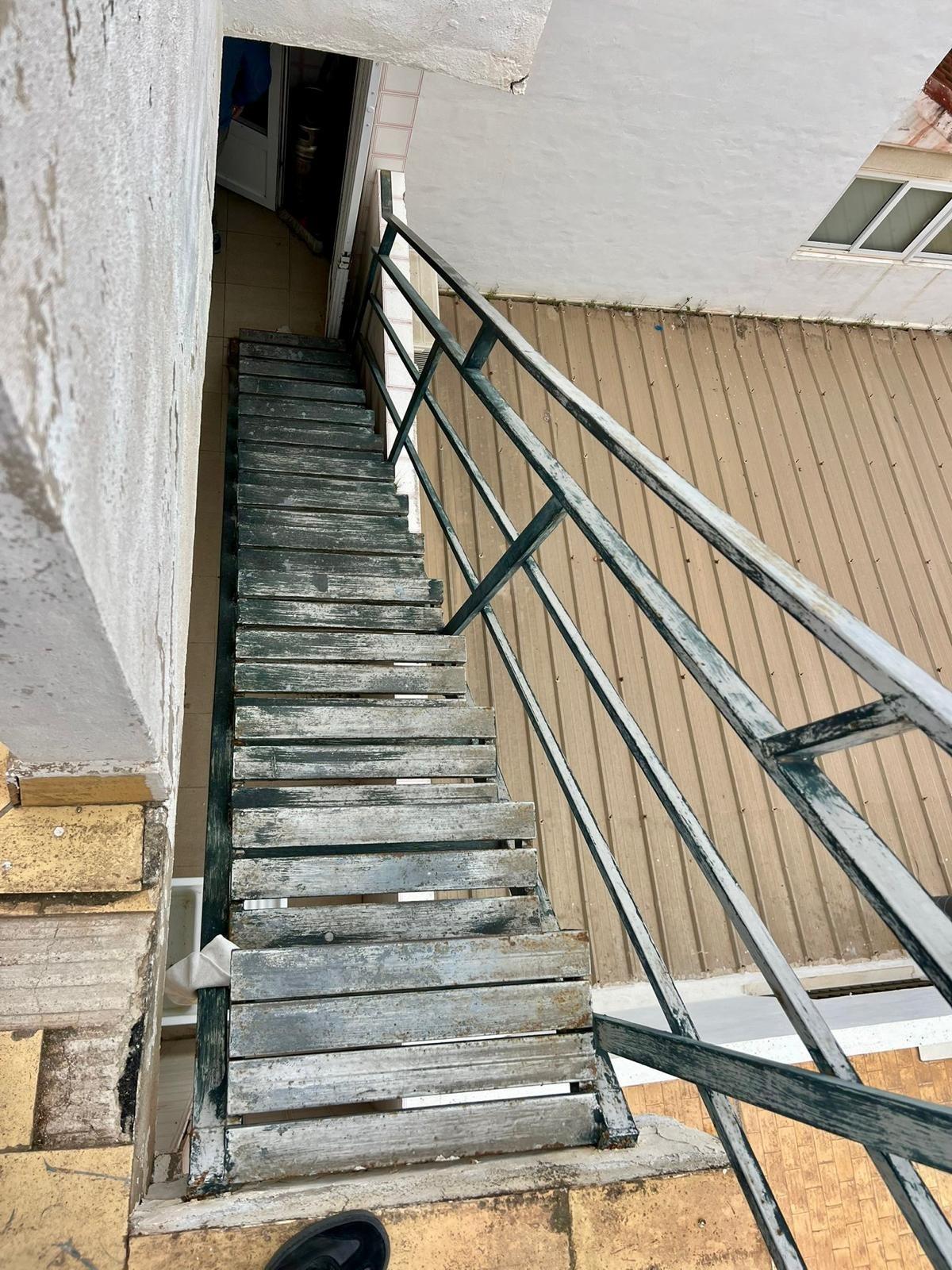 For sale - 4 Bedroom 2 Bathroom Apartment in Torrevieja - Centro  - Alicante