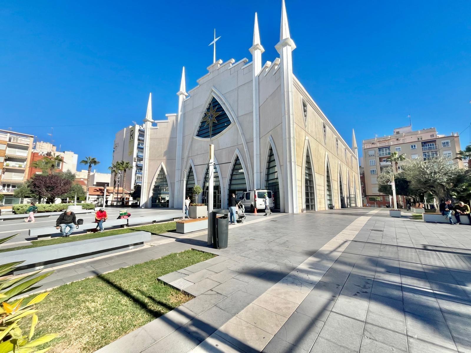 For sale - 4 Bedroom 2 Bathroom Apartment in Torrevieja - Centro  - Alicante