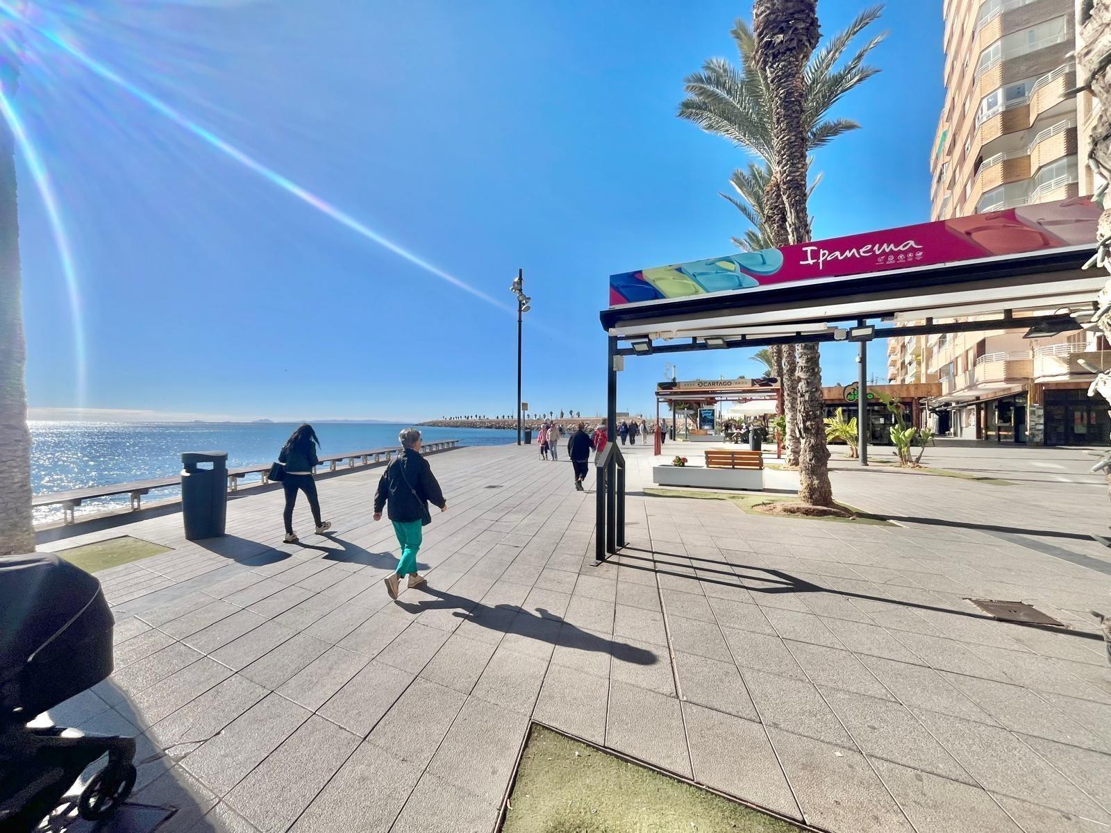 For sale - 4 Bedroom 2 Bathroom Apartment in Torrevieja - Centro  - Alicante