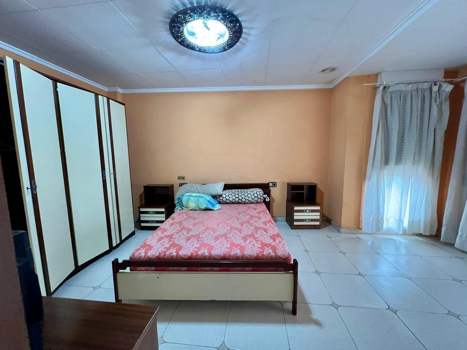 For sale - 4 Bedroom 2 Bathroom Apartment in Torrevieja - Centro  - Alicante