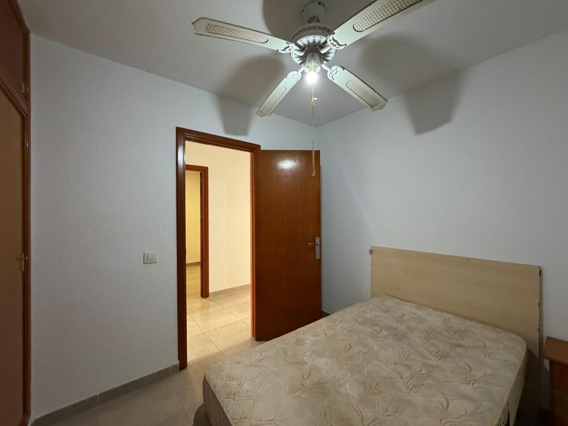 For sale - 4 Bedroom 2 Bathroom Apartment in Torrevieja - Playa De Los Locos  - Alicante