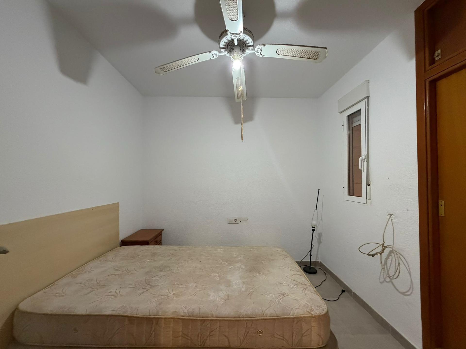 For sale - 4 Bedroom 2 Bathroom Apartment in Torrevieja - Playa De Los Locos  - Alicante