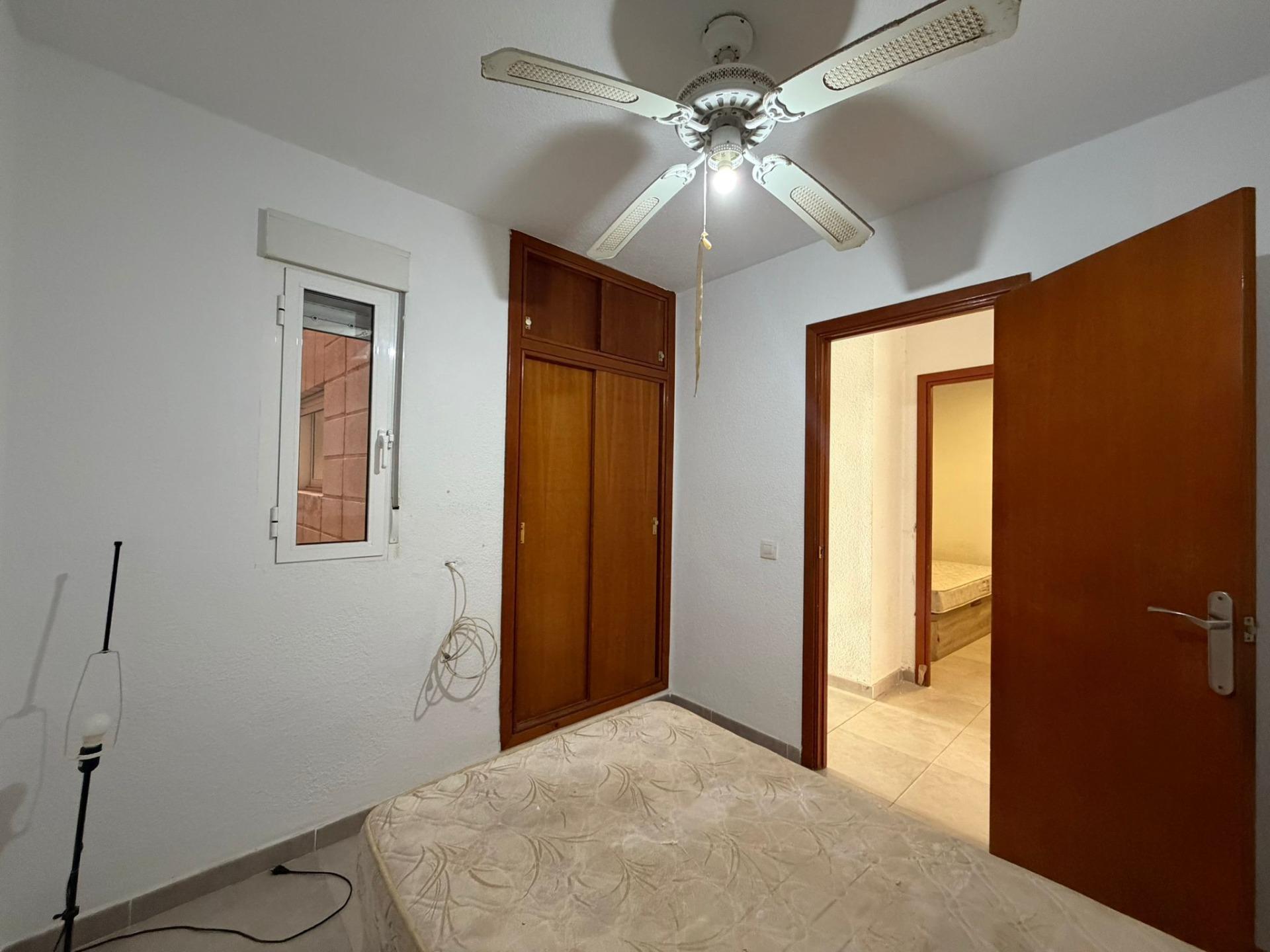 For sale - 4 Bedroom 2 Bathroom Apartment in Torrevieja - Playa De Los Locos  - Alicante