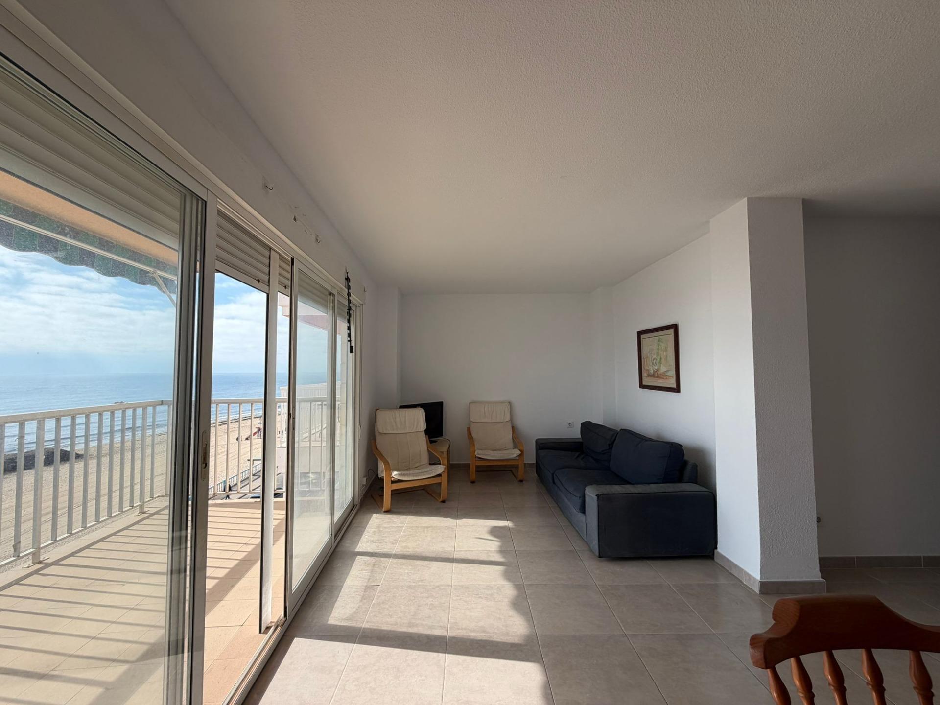 For sale - 4 Bedroom 2 Bathroom Apartment in Torrevieja - Playa De Los Locos  - Alicante